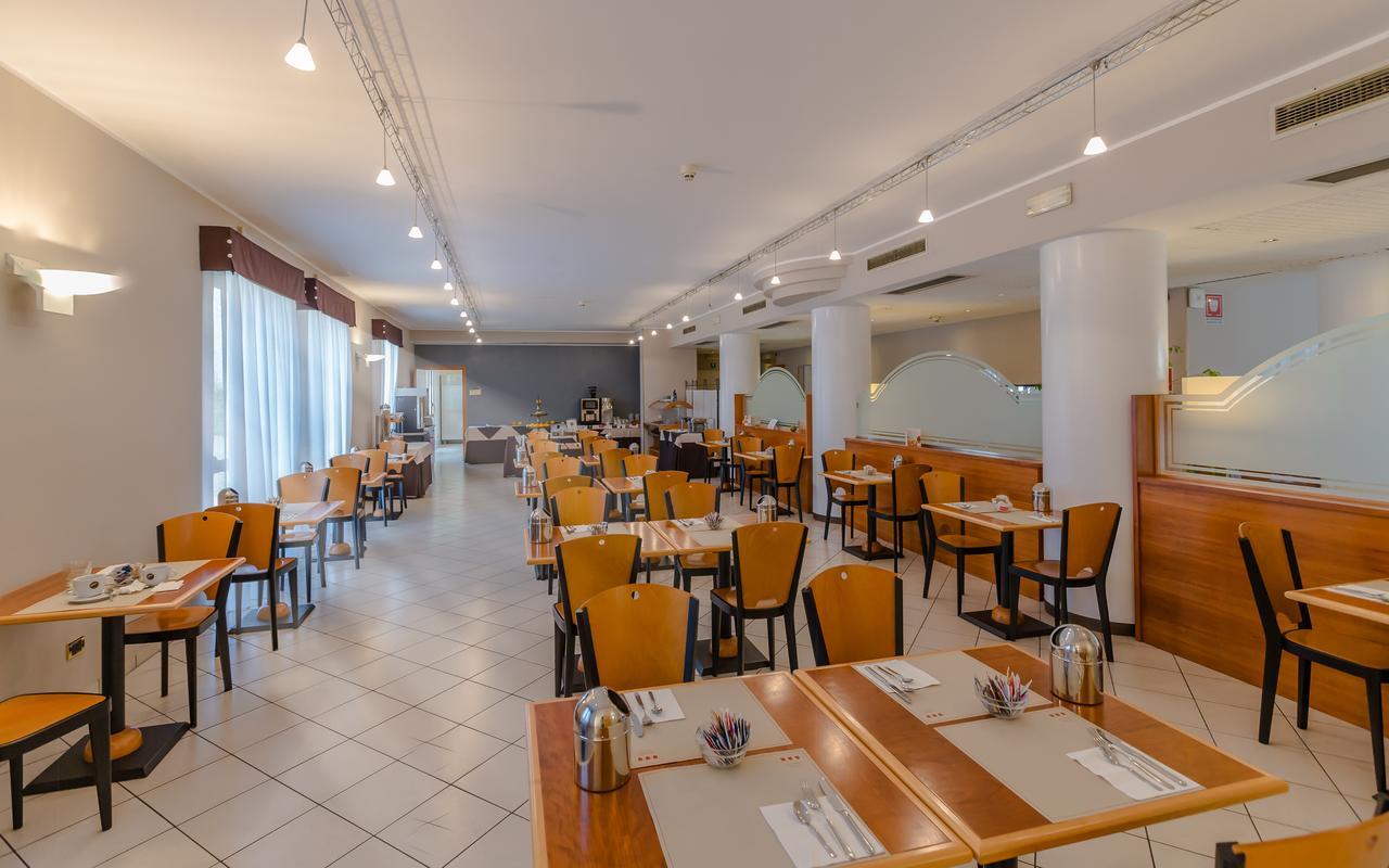 Una Hotels Occhiobello Ngoại thất bức ảnh